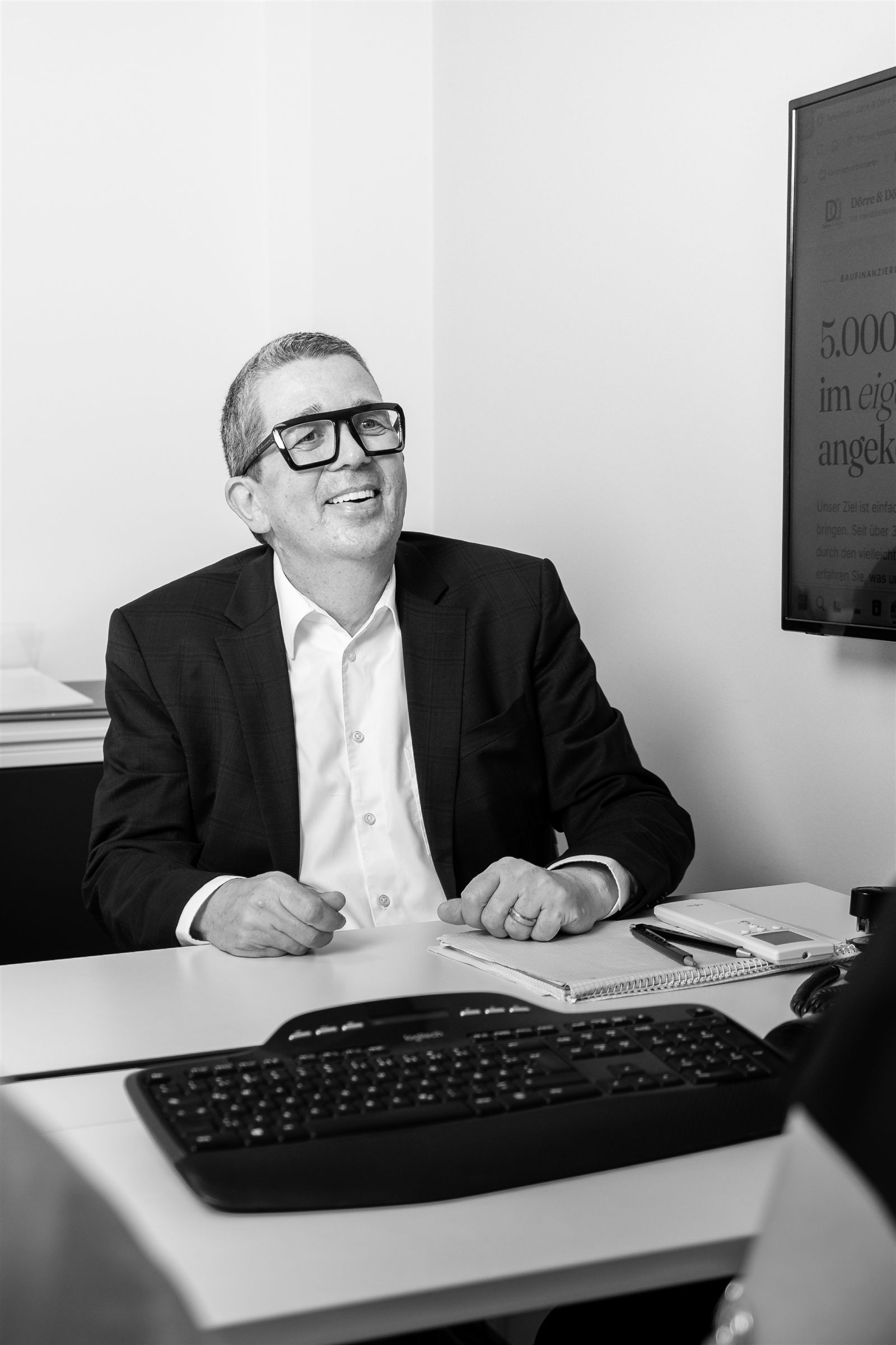Oliver Dörre, Geschäftsführer von Dörre & Dörre, im persönlichen Beratungsgespräch zur Baufinanzierung